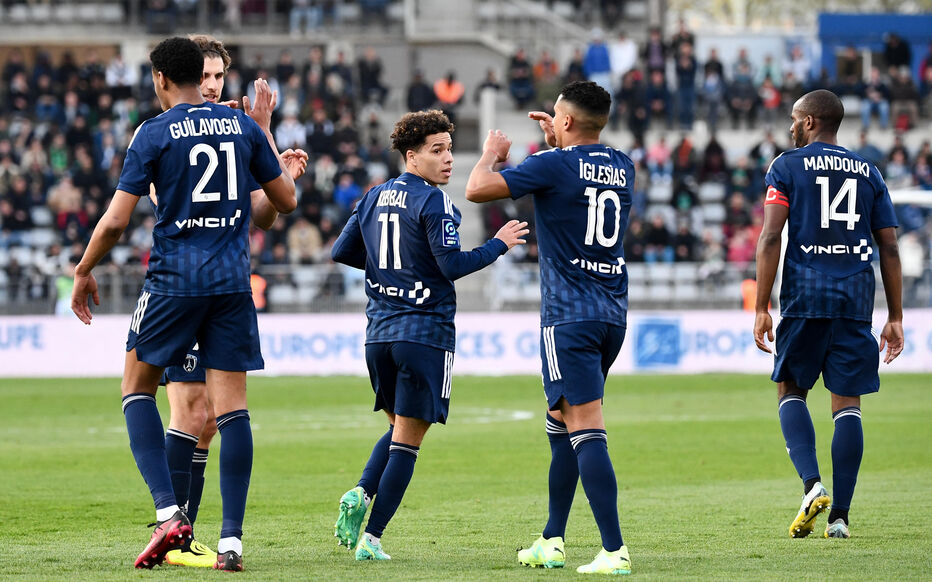 Match de football professionnel, ambiance compétition